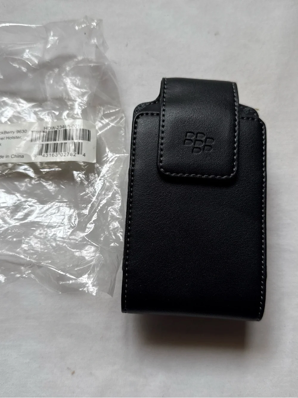 Black BlackBerry Leather Vertical Phone Holster with Magnetic Flap 9630